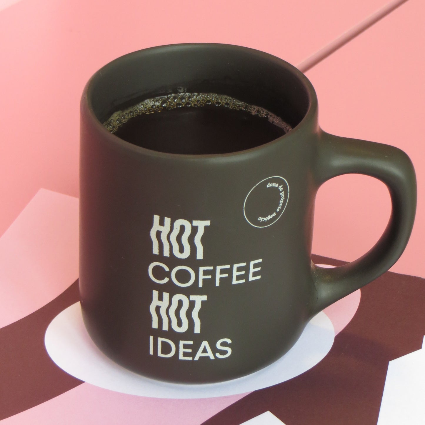 Caneca preta hot coffee hot ideas